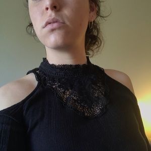 Cold shoulder creped woven high neck top